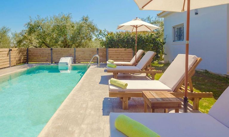 daphne apartments tsilivi